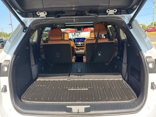 2024 Toyota Highlander Platinum photo 29
