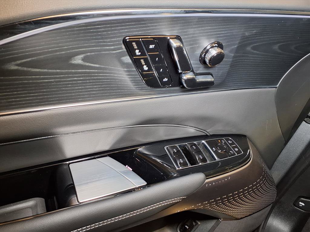 2025 Cadillac Lyriq Luxury photo 16