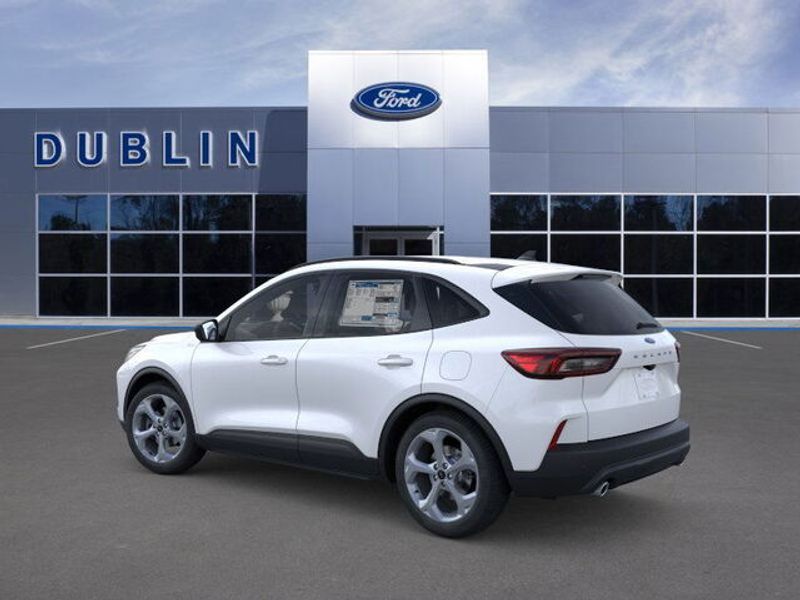 2026 Ford Escape ST-Line photo 4