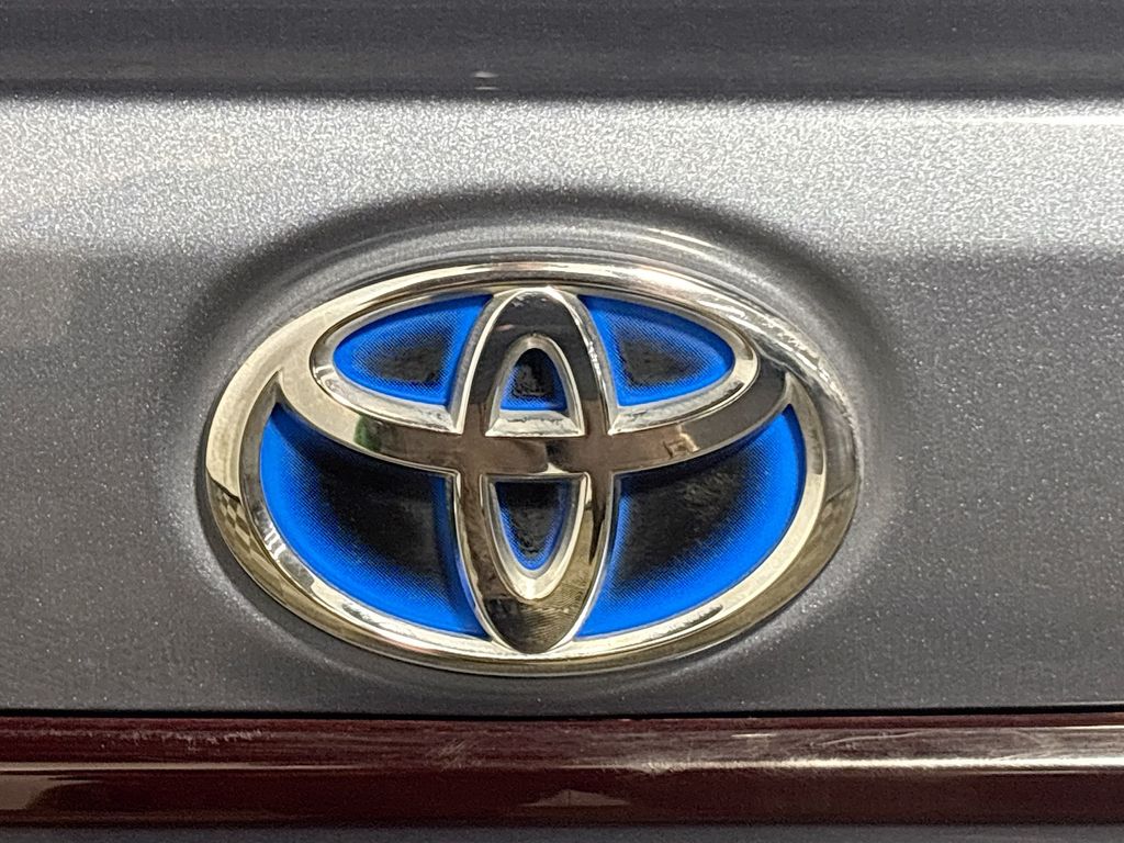 2022 Toyota Corolla Hybrid LE photo 21