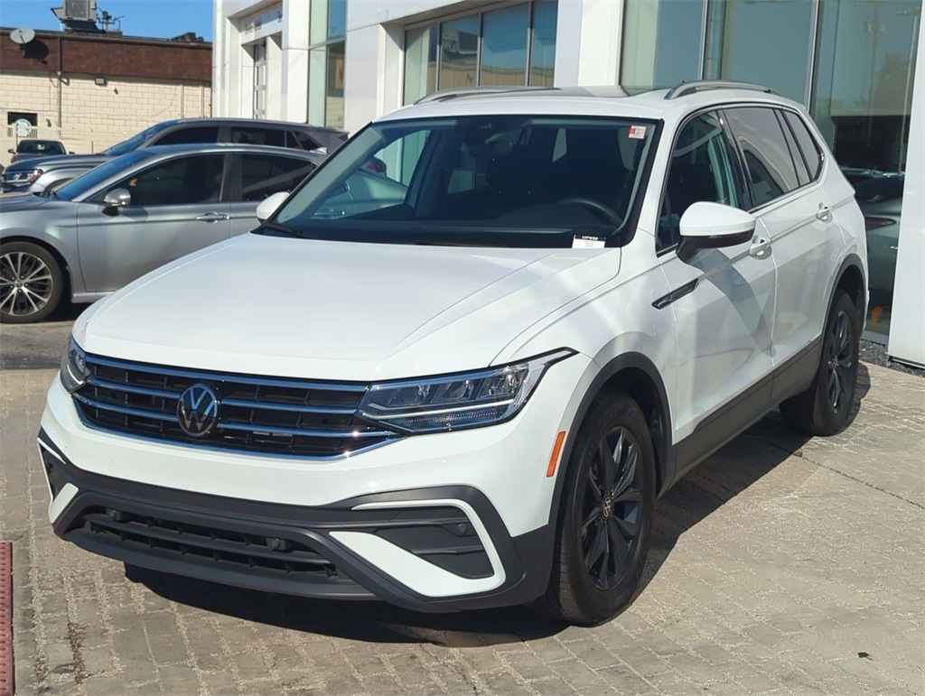 2024 Volkswagen Tiguan SE Wolfsburg Edition photo 2