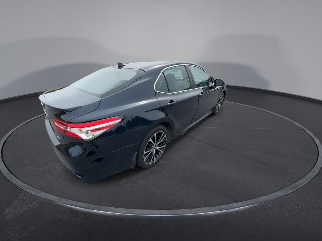 2020 Toyota Camry SE photo 8