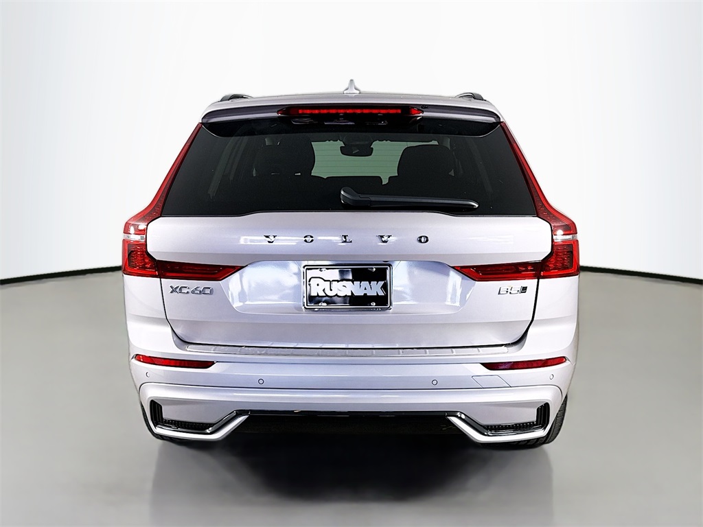 2026 Volvo XC60 B5 Plus photo 6