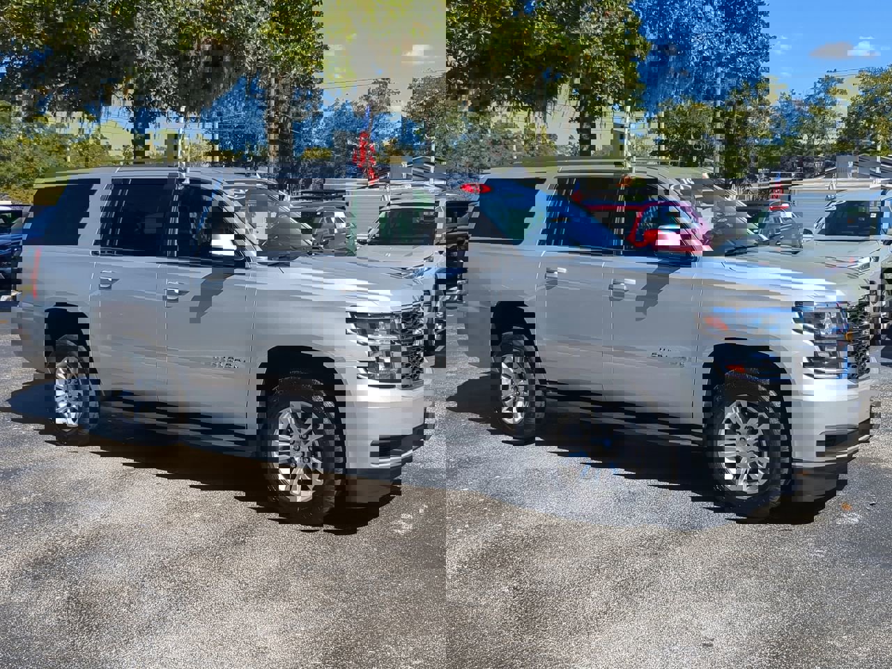 2019 Chevrolet Suburban LS photo 2