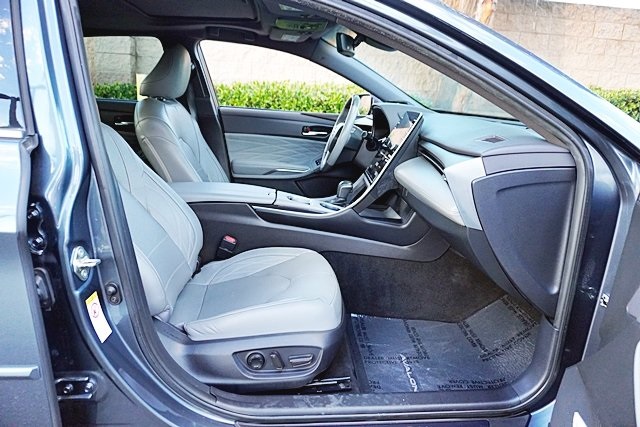 Used 2019 Gray Toyota XLE image 10