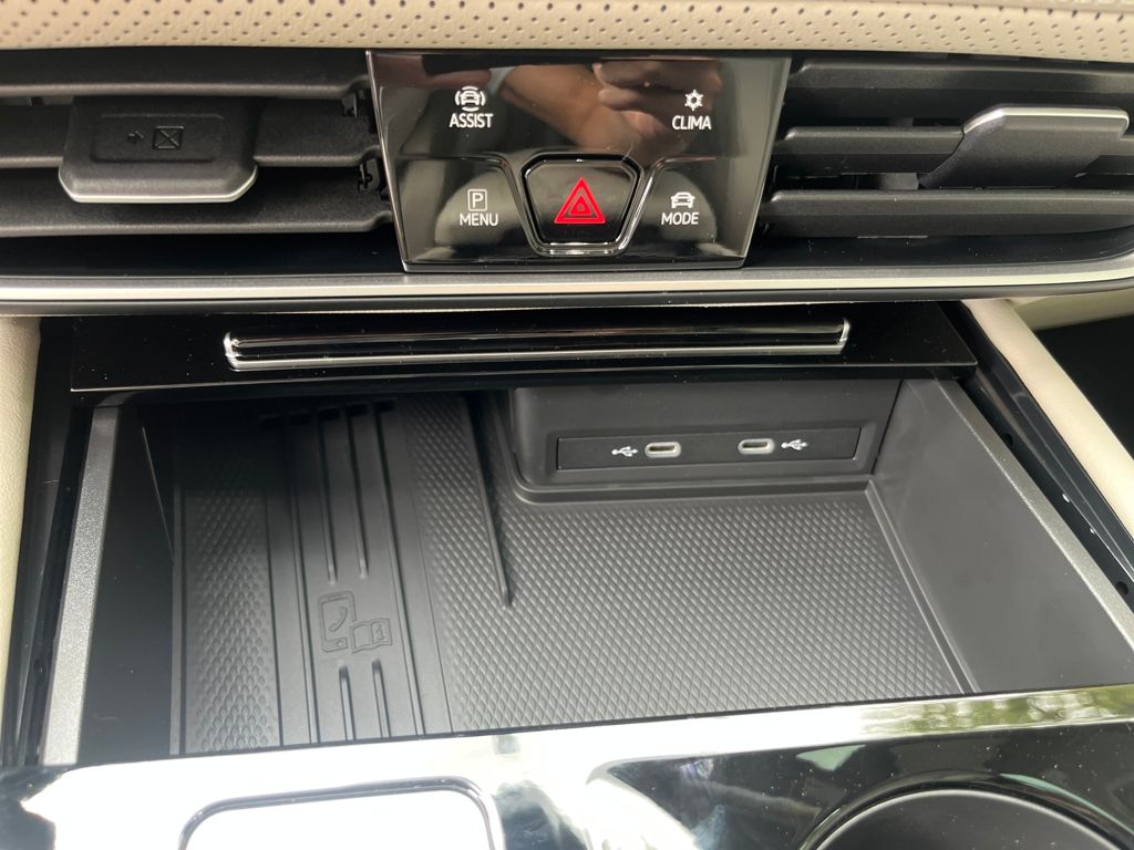 2026 Volkswagen Atlas SEL Premium R-Line photo 12