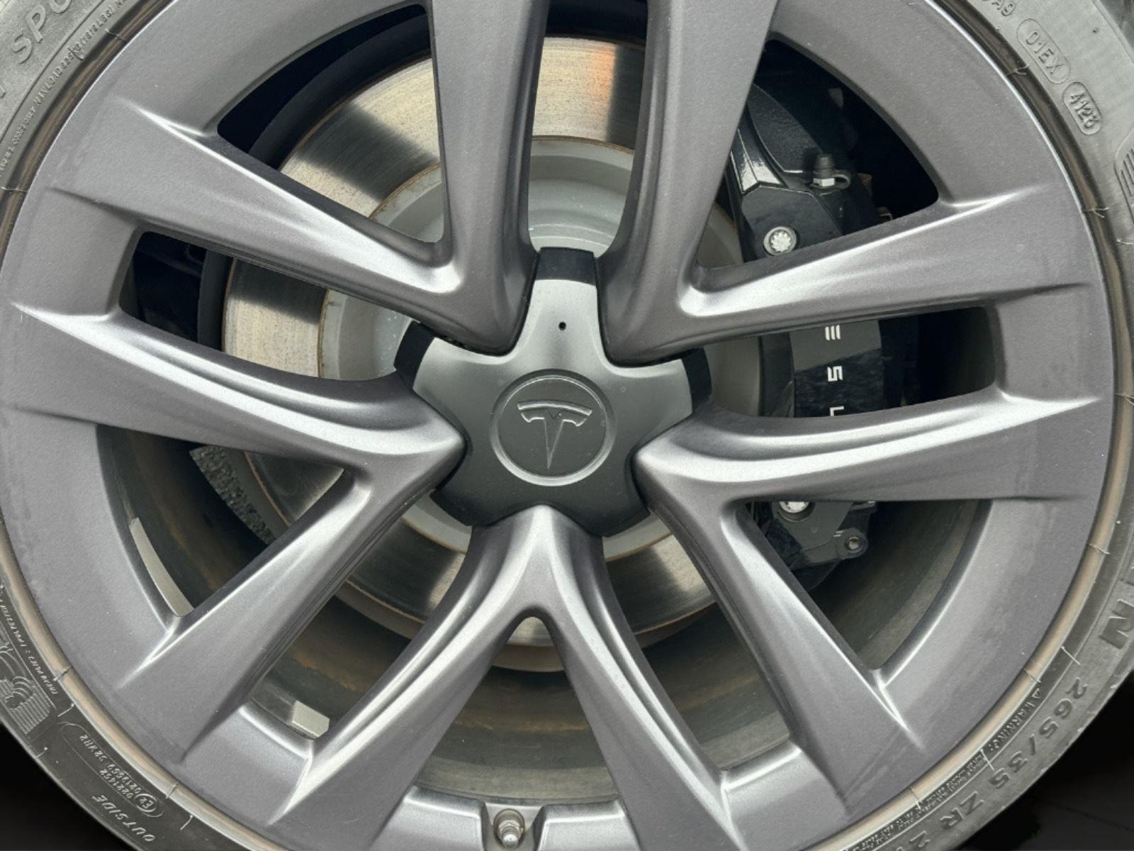 2022 Tesla Model S Plaid photo 41