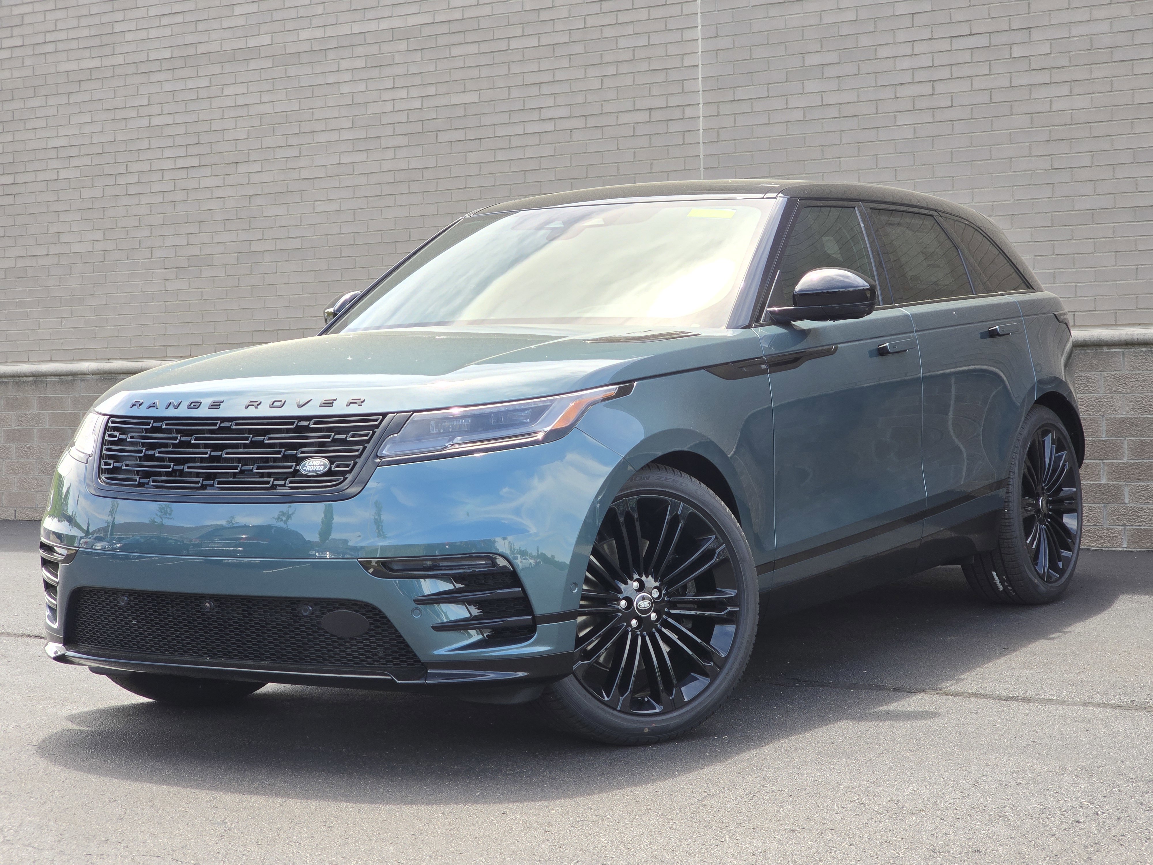 2026 Land Rover Range Rover Velar Dynamic SE