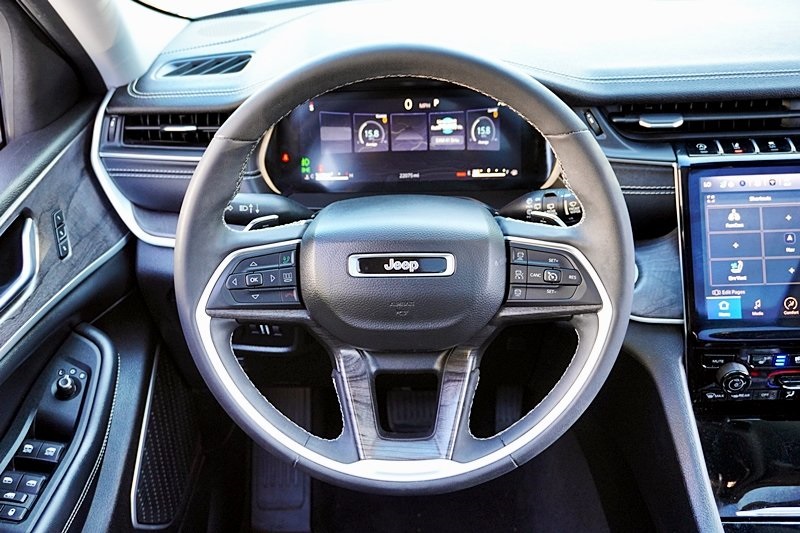 Used 2023 White Jeep Limited image 21