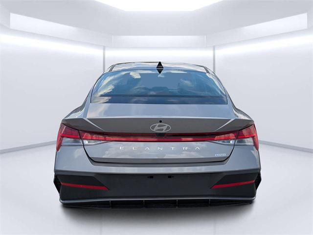 2025 Hyundai Elantra Hybrid Blue photo 4