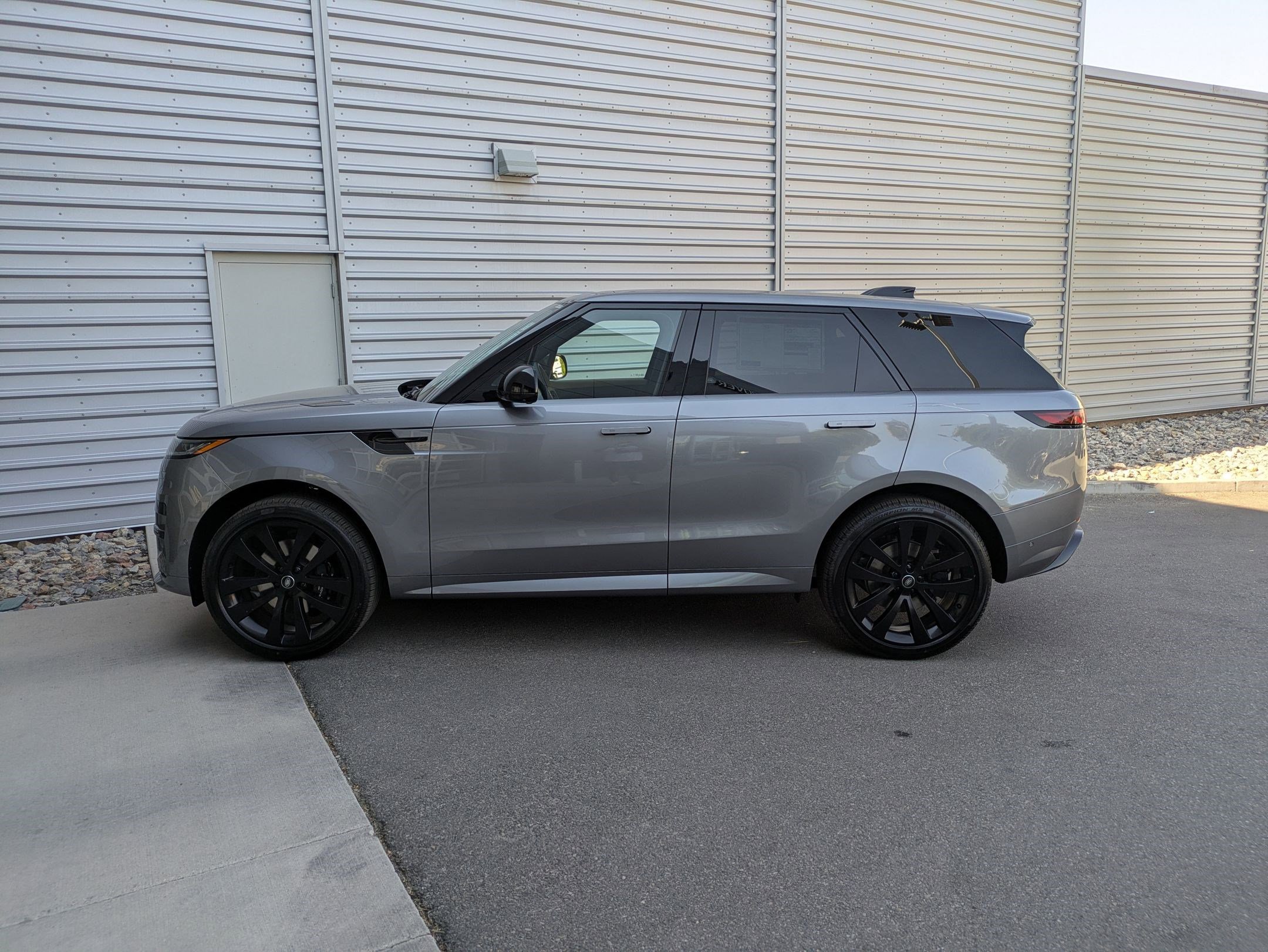 2025 Land Rover Range Rover Sport SE photo 2