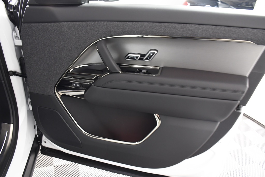 2025 Land Rover Range Rover Sport P360 S photo 17