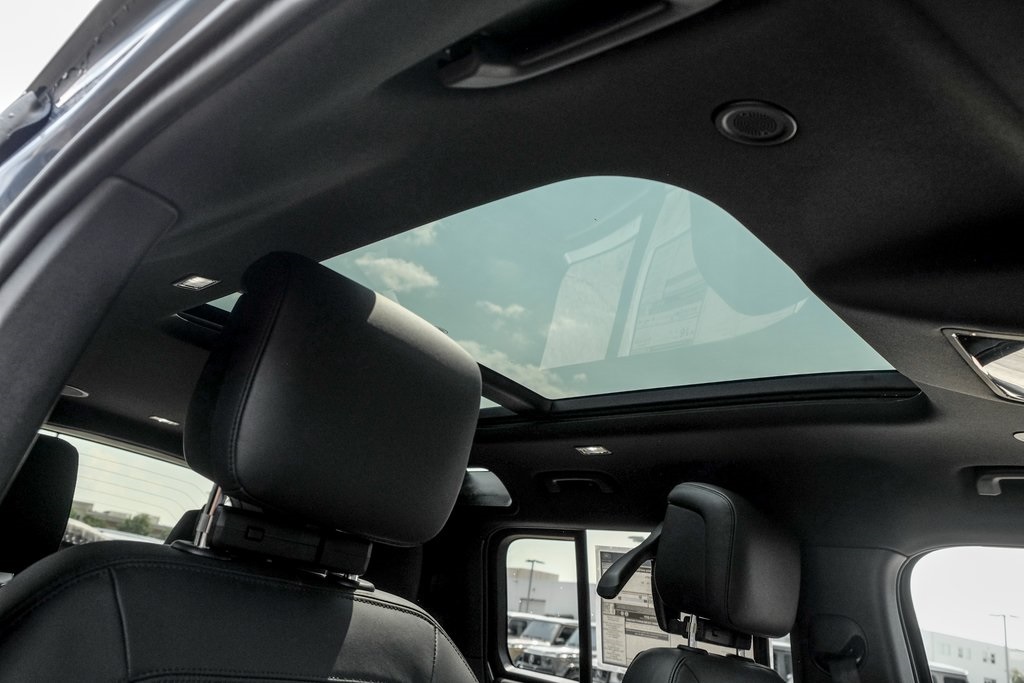 2025 Land Rover Defender 110 X-Dynamic SE photo 20