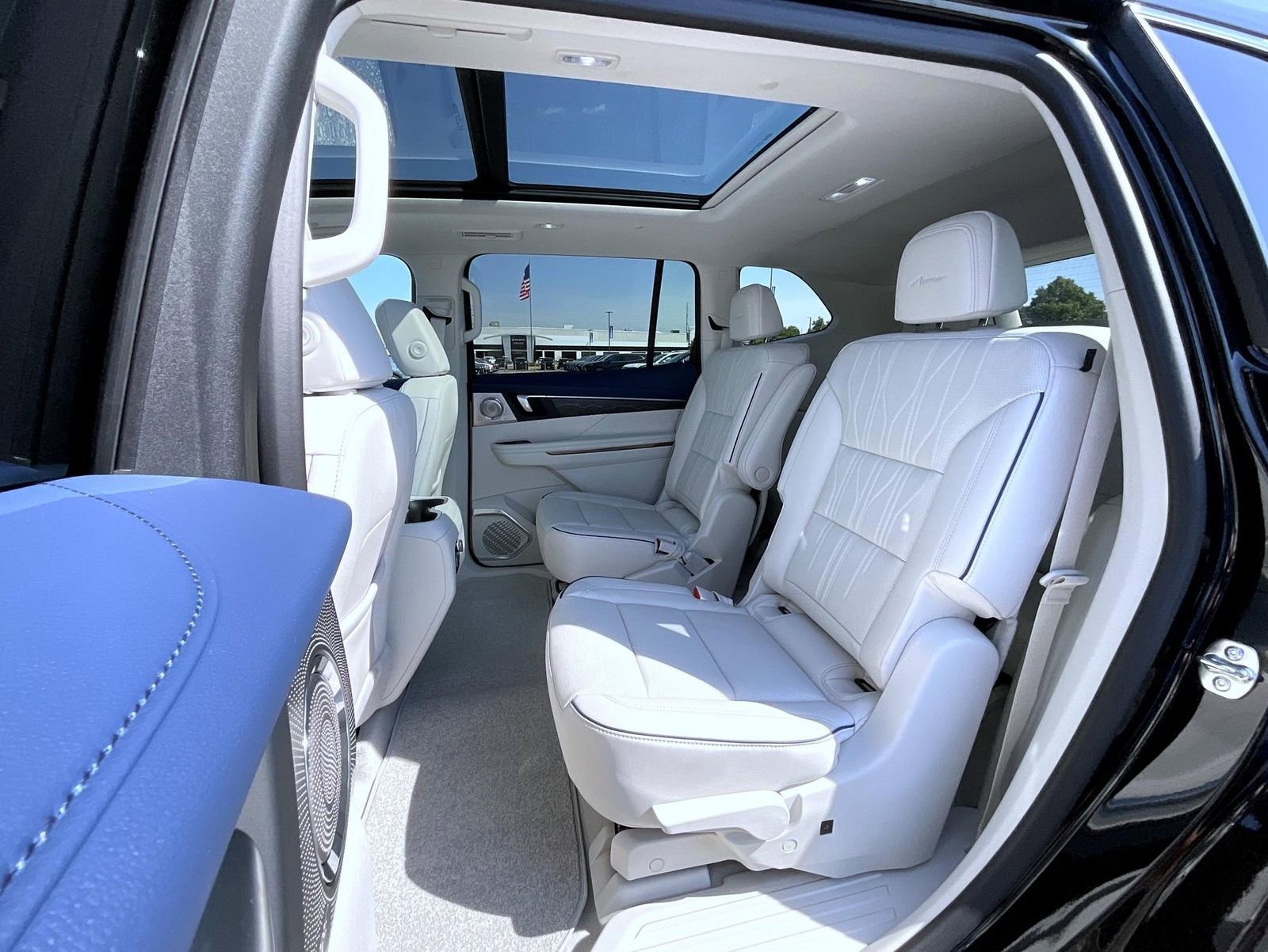 2026 Buick Enclave Avenir photo 16