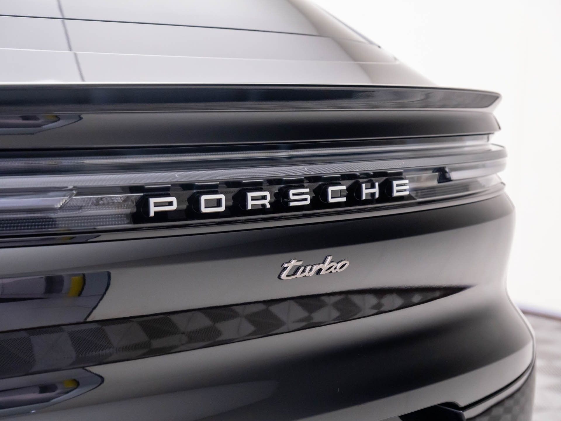 2025 Porsche Cayenne Turbo E-Hybrid Coupe photo 31