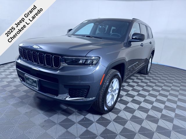 2025 Jeep Grand Cherokee Laredo photo 3