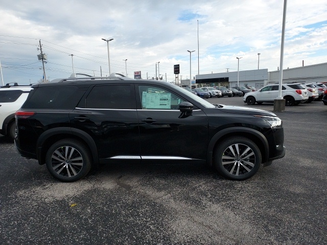 2025 Nissan Pathfinder Platinum photo 2