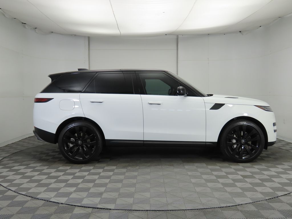 2025 Land Rover Range Rover Sport SE photo 4