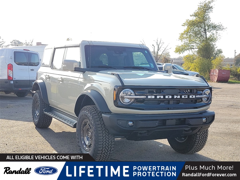 2025 Ford Bronco 4-Door Outer Banks's photo