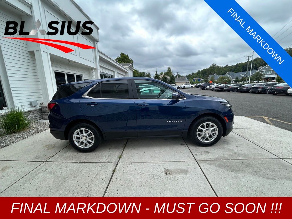 2022 Chevrolet Equinox LT photo 3