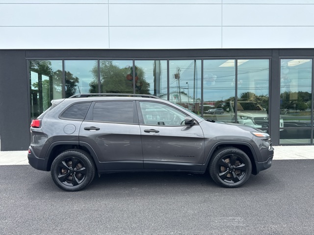 2016 Jeep Cherokee Altitude photo 2