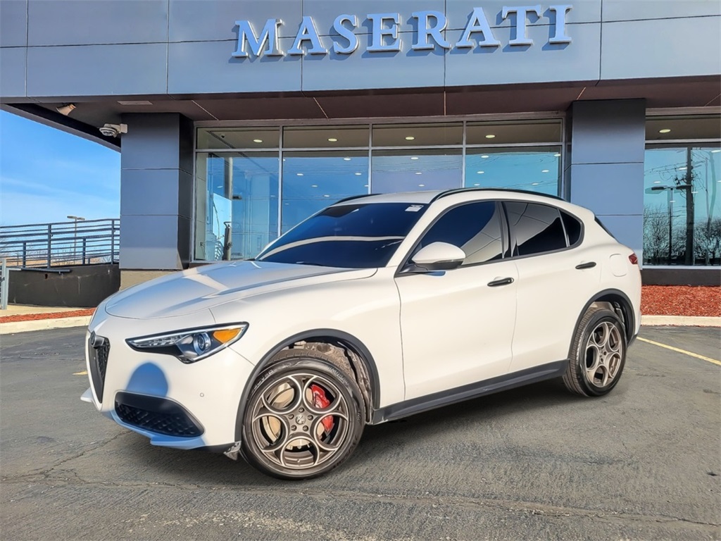2022 Alfa Romeo Stelvio Base's photo