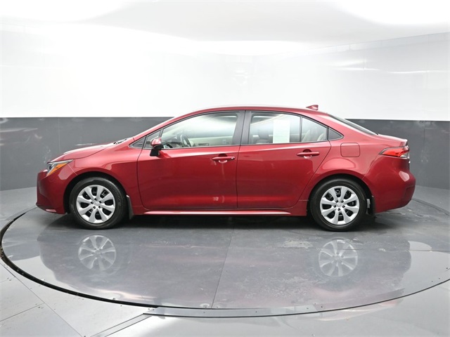 2025 Toyota Corolla LE photo 3