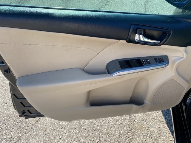 2014 Toyota Camry Hybrid XLE photo 15