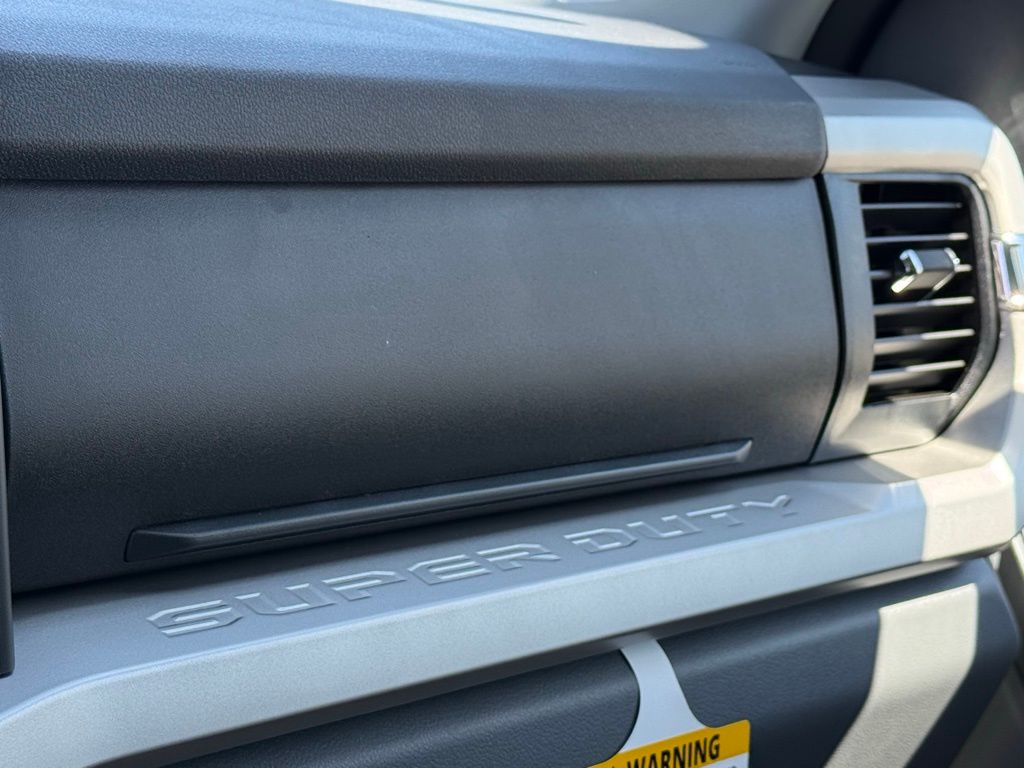 2026 Ford F-250 XLT photo 8
