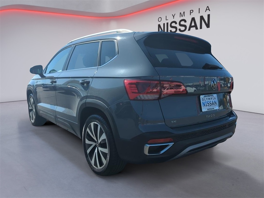 2022 Volkswagen Taos SE photo 2