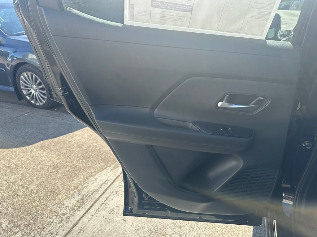 2025 Nissan Kicks SV photo 23