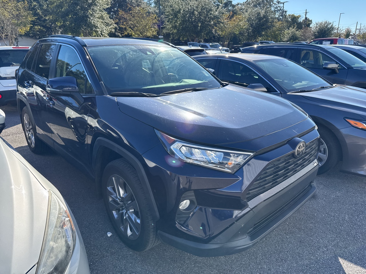 2021 Toyota RAV4 XLE Premium photo 4