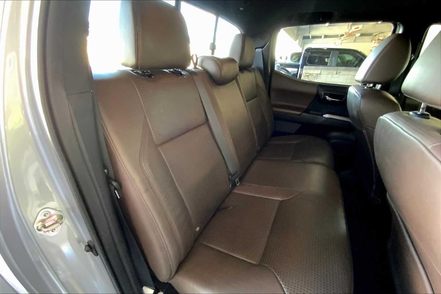 2016 Toyota Tacoma Limited 4x4 Double Cab V6 photo 17