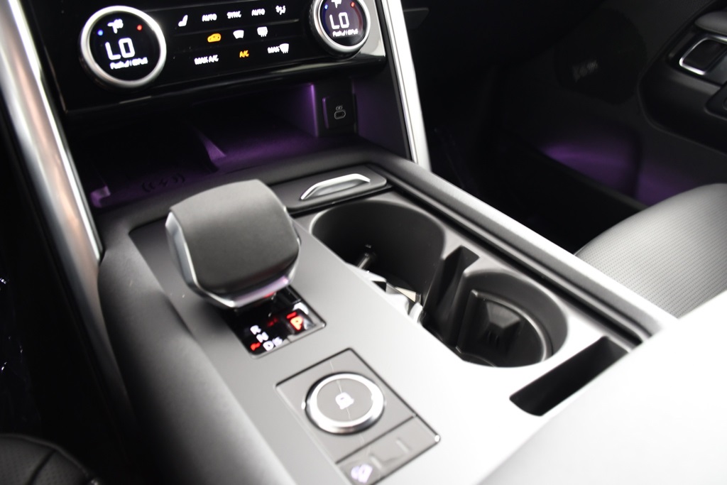 2025 Land Rover Discovery SE photo 29