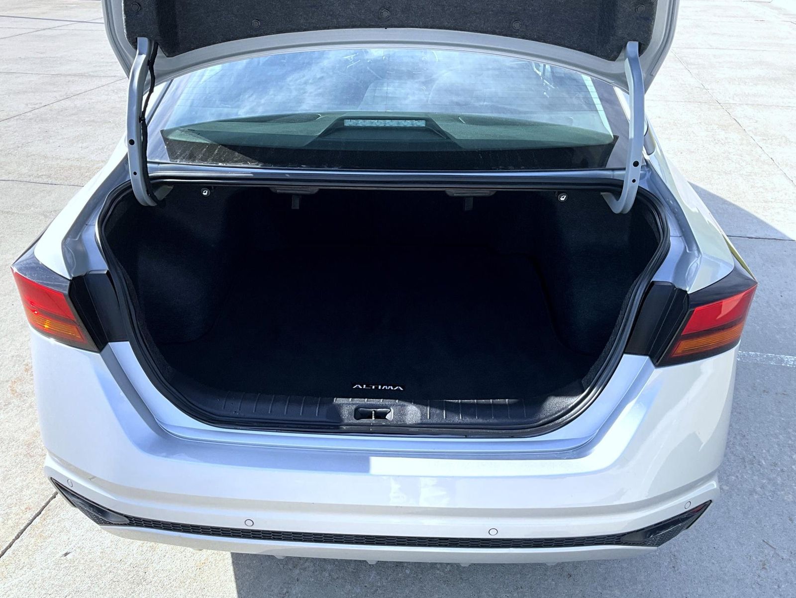 2024 Nissan Altima 2.5 SV photo 9
