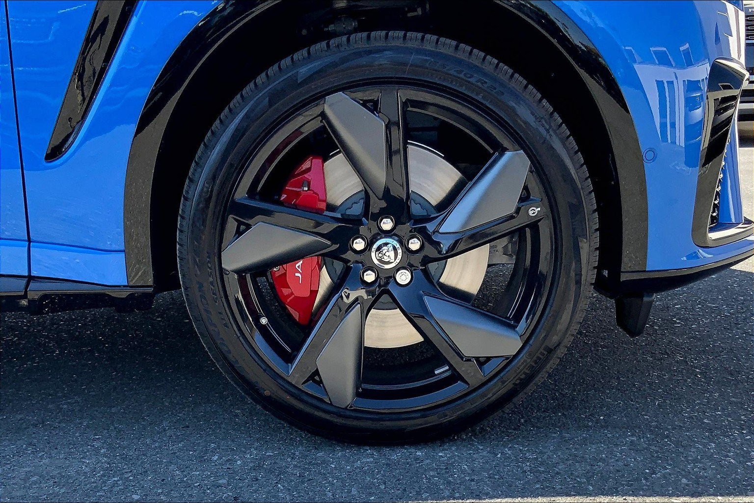 2026 Jaguar F-PACE SVR photo 12