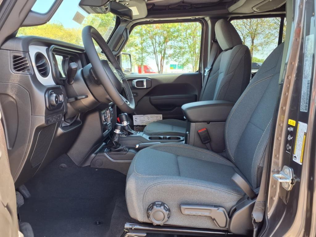 2025 Jeep Wrangler Sport S photo 3