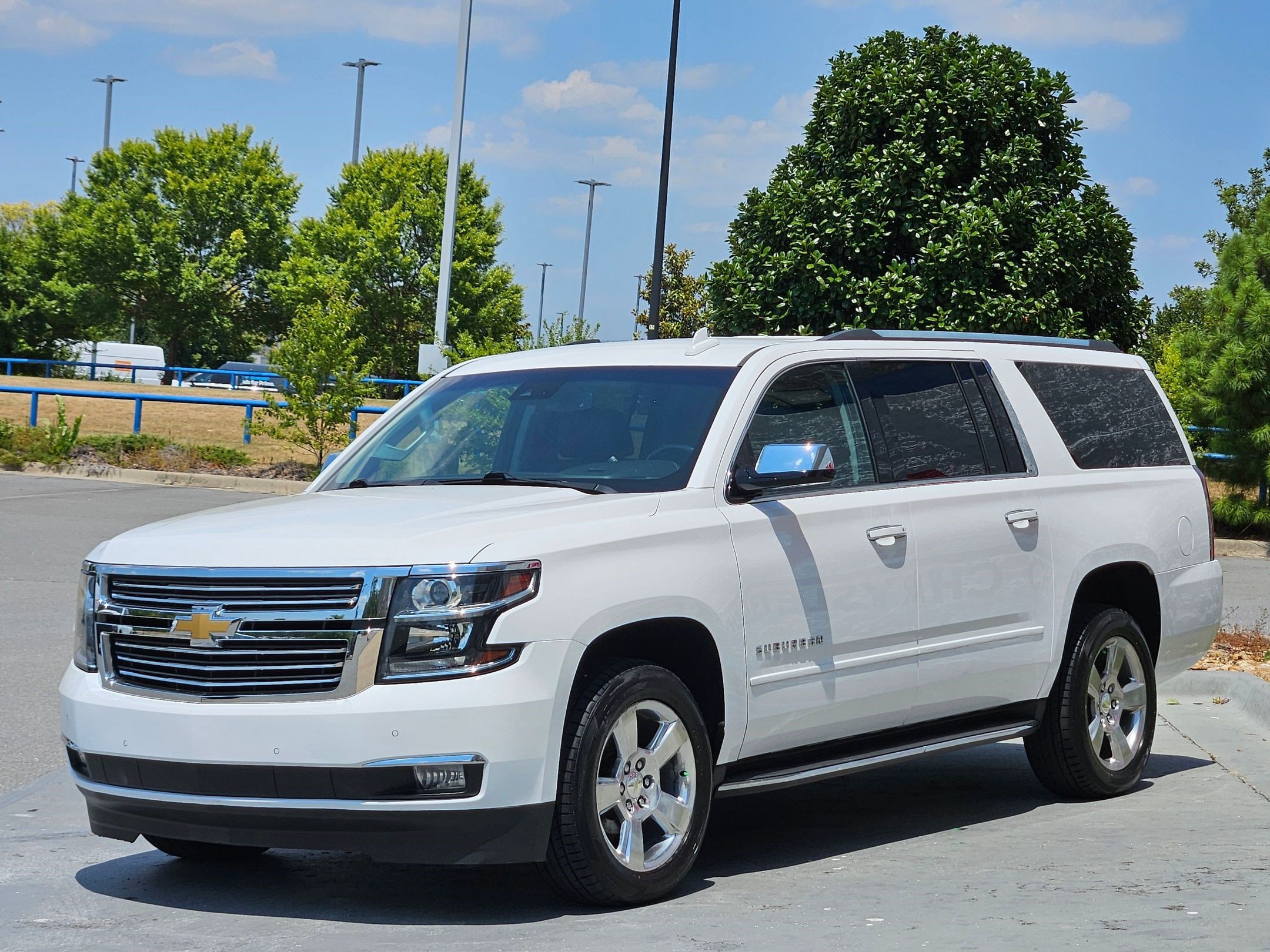 2020 Chevrolet Suburban Premier photo 3