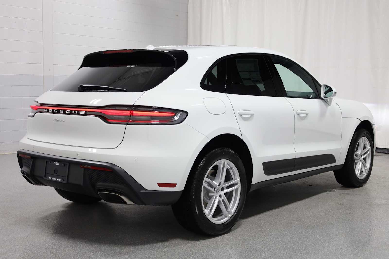 2026 Porsche Macan T photo 6