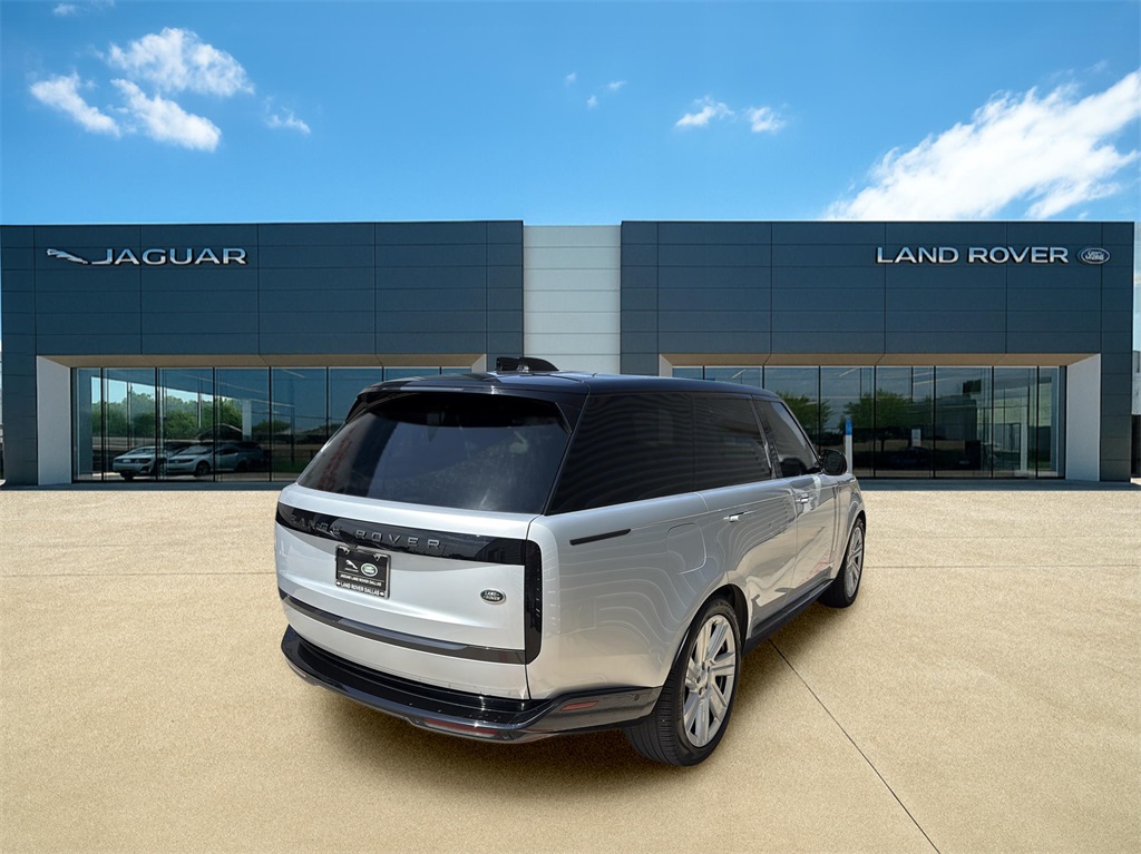 2023 Land Rover Range Rover SE photo 5