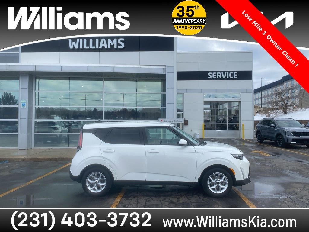 2024 Kia Soul LX's photo