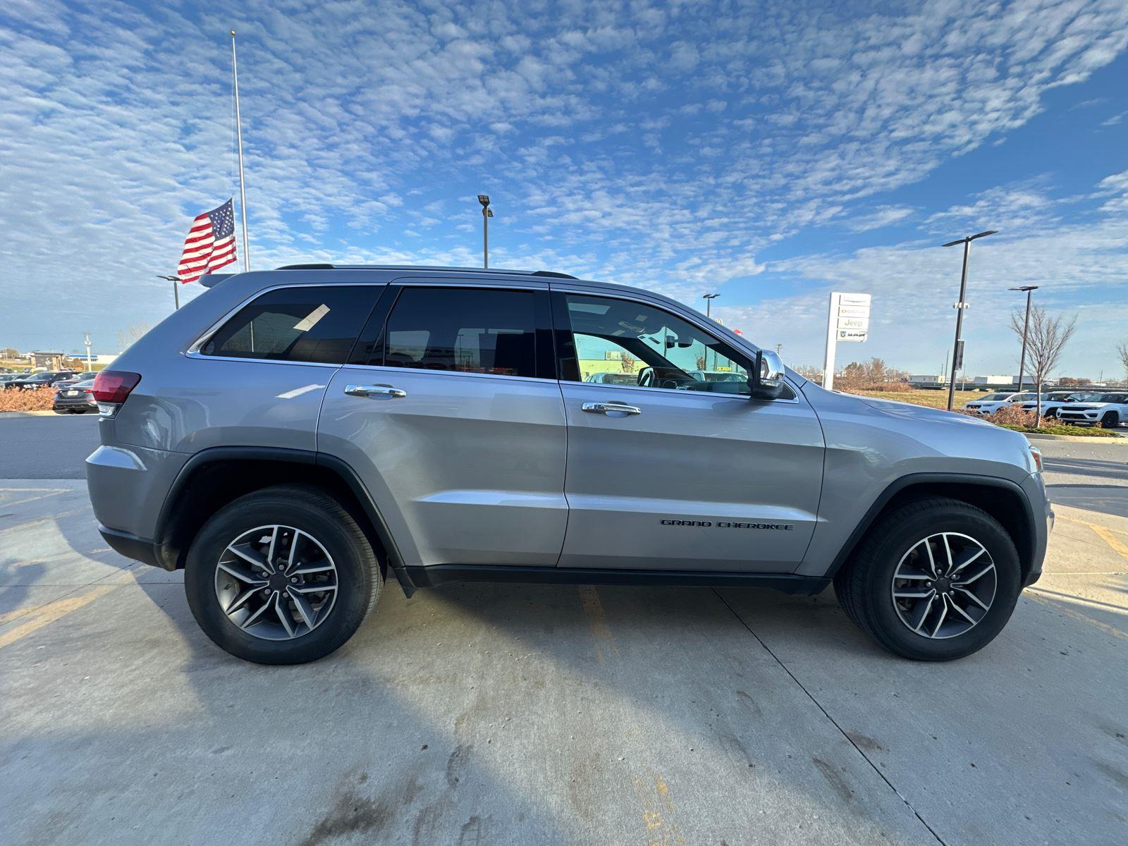 2021 Jeep Grand Cherokee Limited photo 2