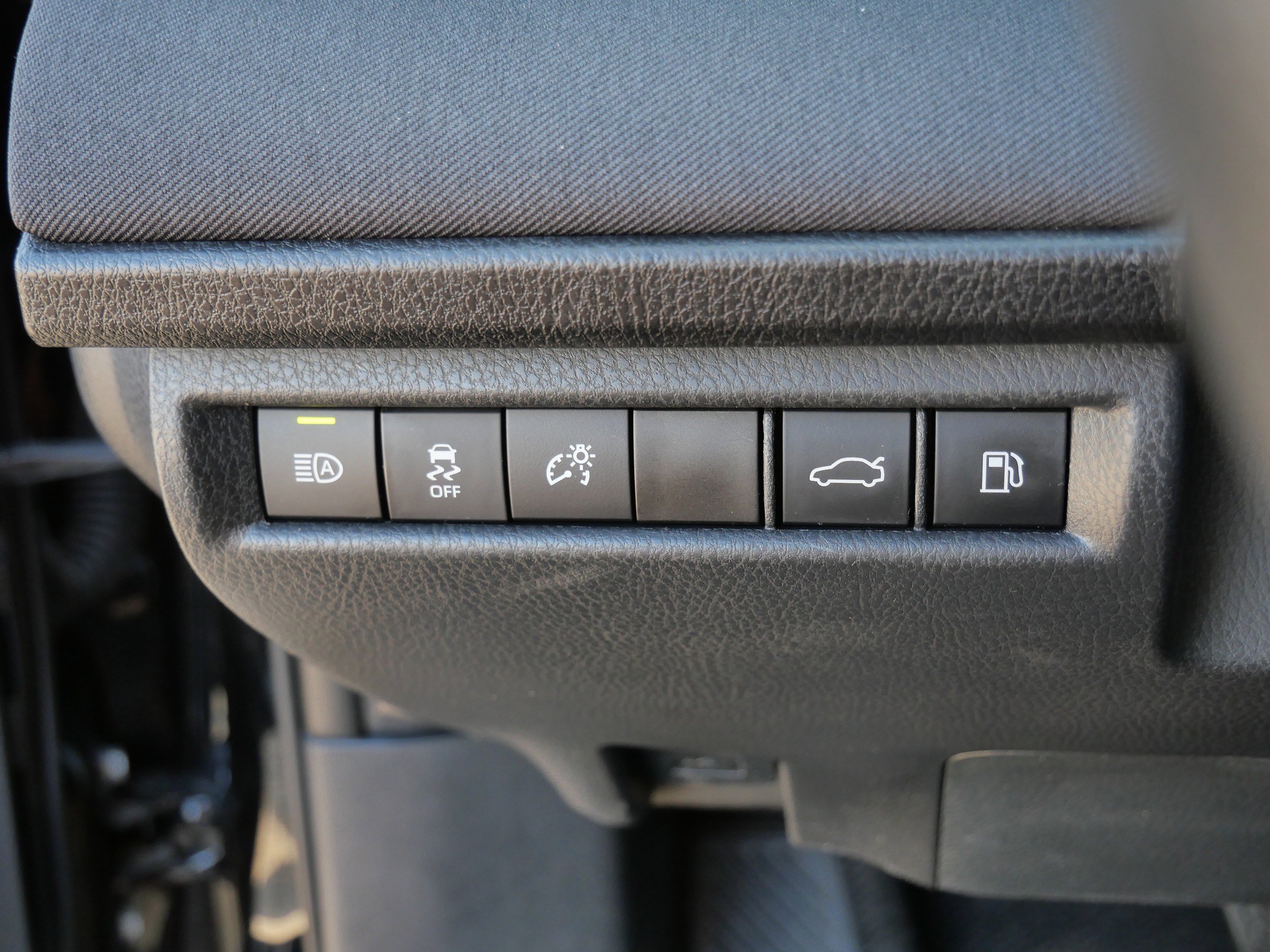2025 Toyota Camry LE photo 27