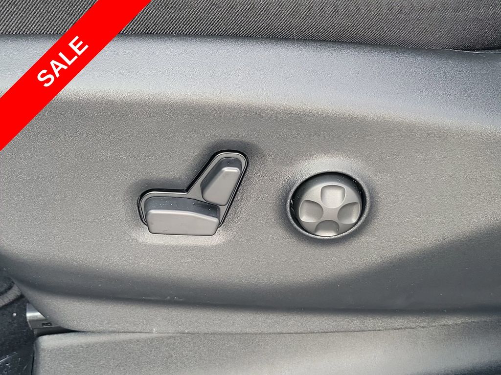 2025 Chrysler Pacifica photo 28