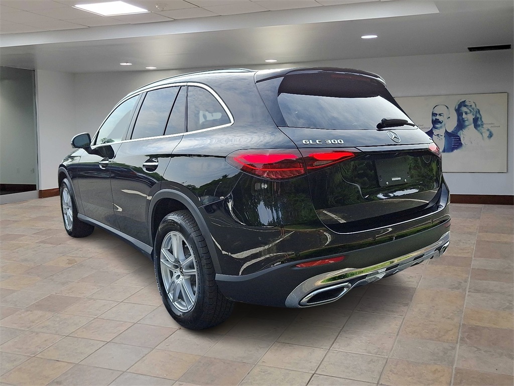 2025 Mercedes Benz GLC 300 4MATIC photo 2