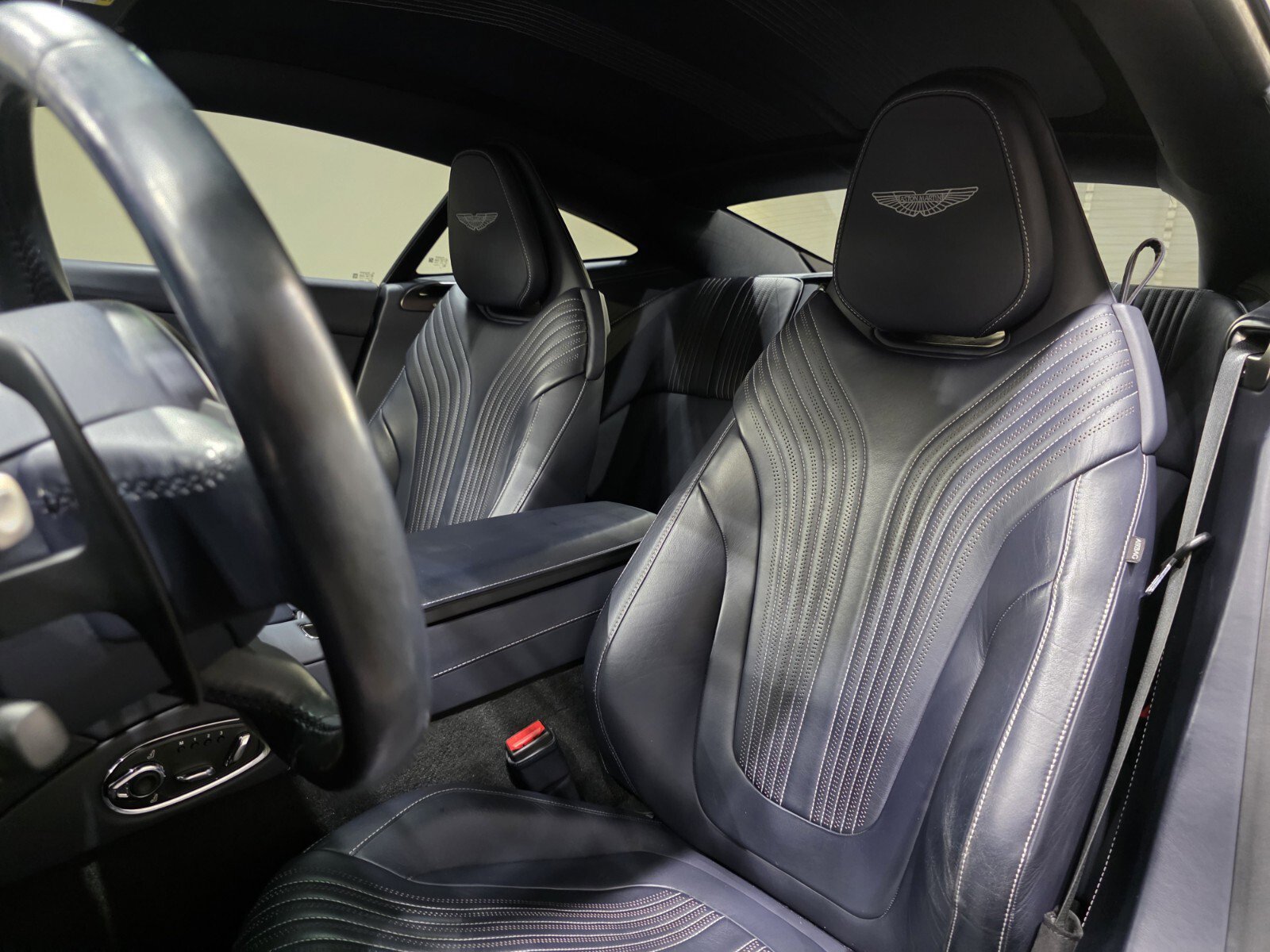 2019 Aston Martin DB11 AM5 photo 12