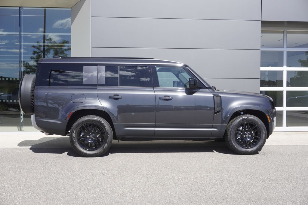 2025 Land Rover Defender 130 S photo 7