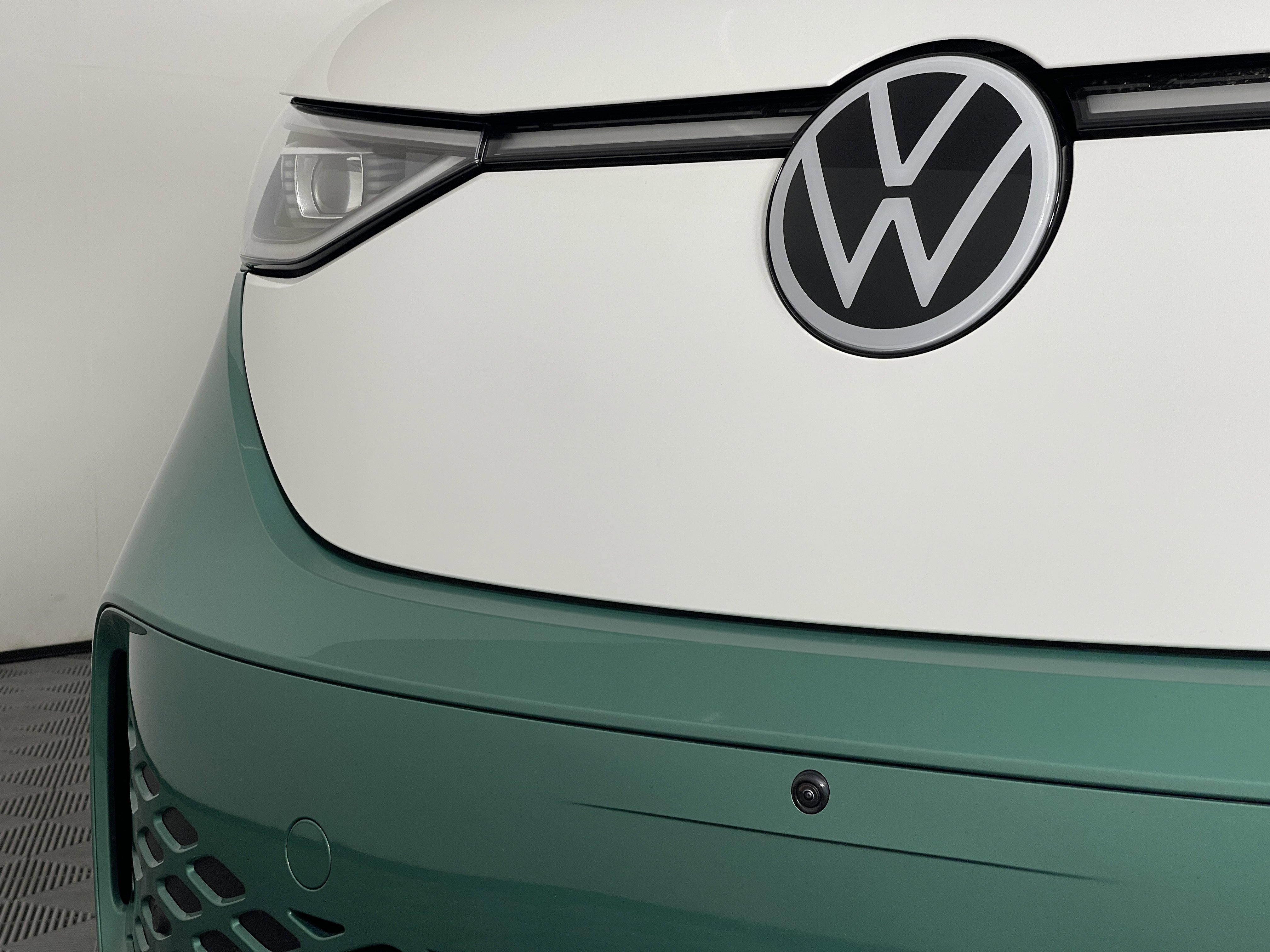 2025 Volkswagen ID. Buzz Pro Plus photo 2