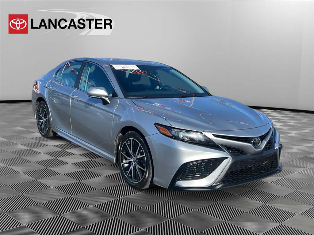 2023 Toyota Camry SE's photo