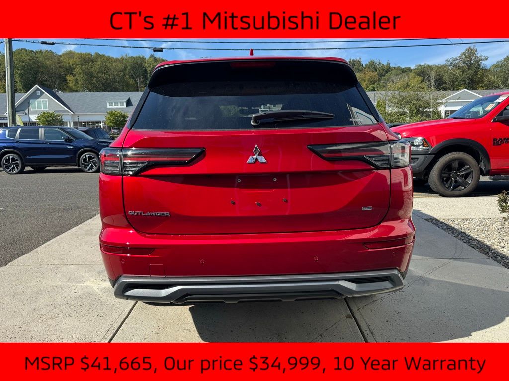 2025 Mitsubishi Outlander SE photo 5